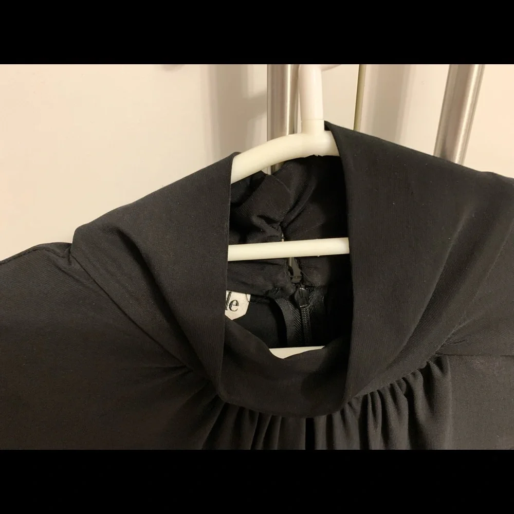 Perfect black Dress - Picture 6 of 13